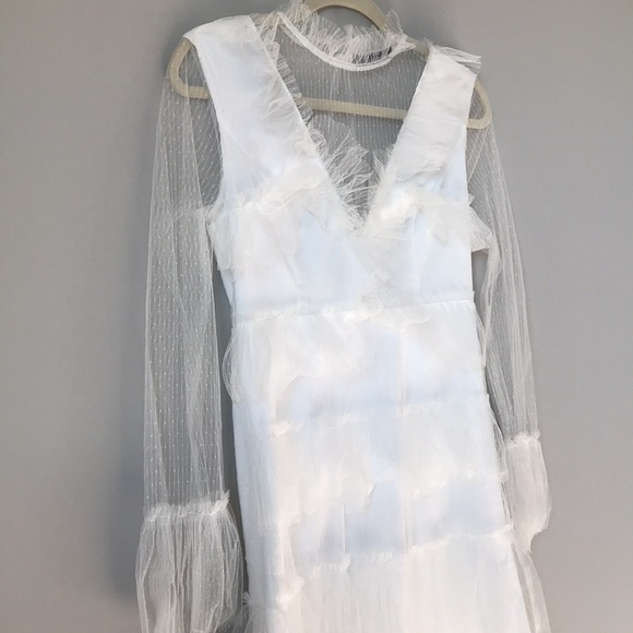 Fun white dress - Picture 3 of 8